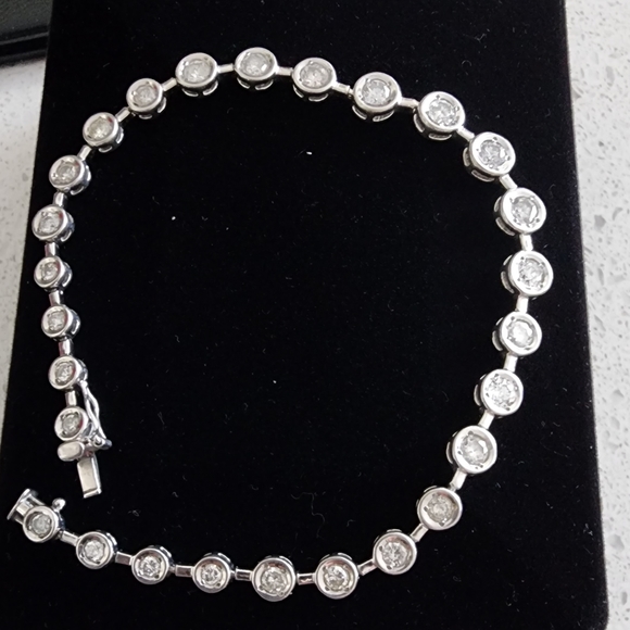 2.90 carats natural diamonds, tennis bracelet in platinum - Picture 1 of 5